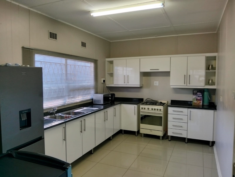 To Let commercial Property for Rent in Southernwood Eastern Cape